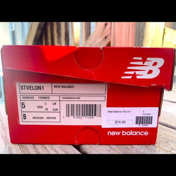 New Balance Sneakers (size 5) - Picture 3 of 13